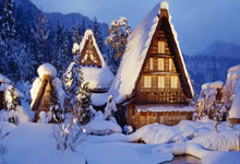 自行车选手骑行征服泥泞赛道震撼全场